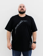 Camiseta Metallica Black Album Modelo Esta de frente