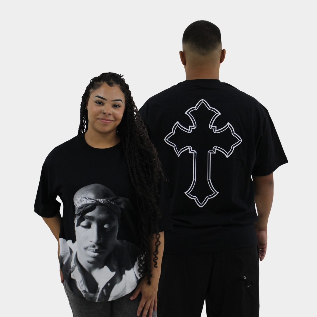 Camiseta Oversized Tupac Gothic Cross Preta Oficial | Consulado do