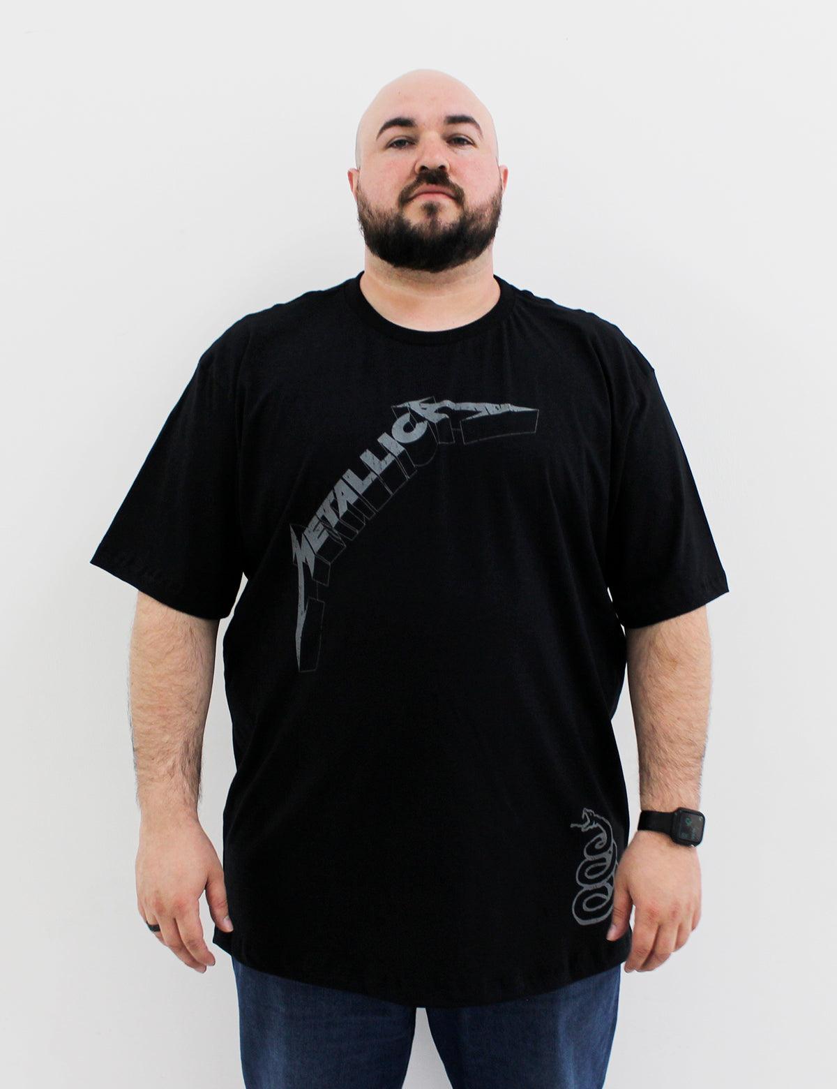 Camiseta Metallica Black Album Modelo Esta de frente