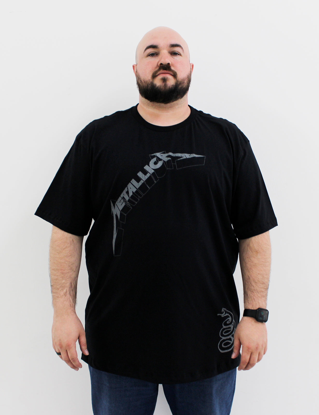 Camiseta Metallica Black Album Modelo Esta de frente