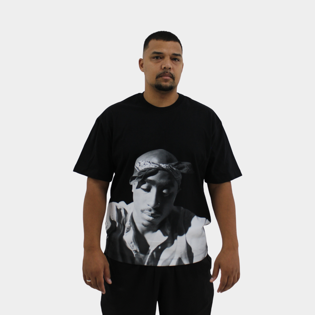 Camiseta Oversized Tupac Gothic Cross Preta Oficial | Consulado do