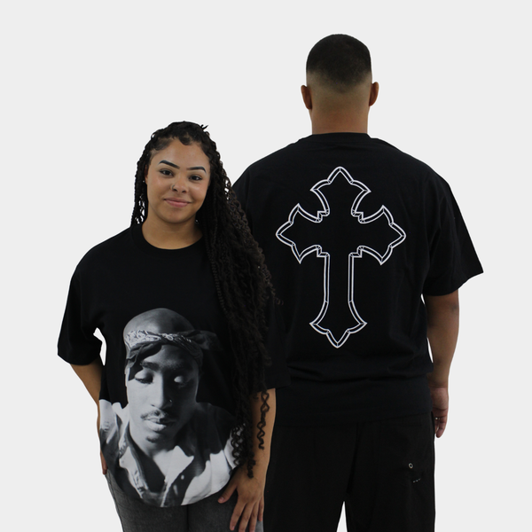 Camiseta Oversized Tupac Gothic Cross Preta Oficial | Consulado do