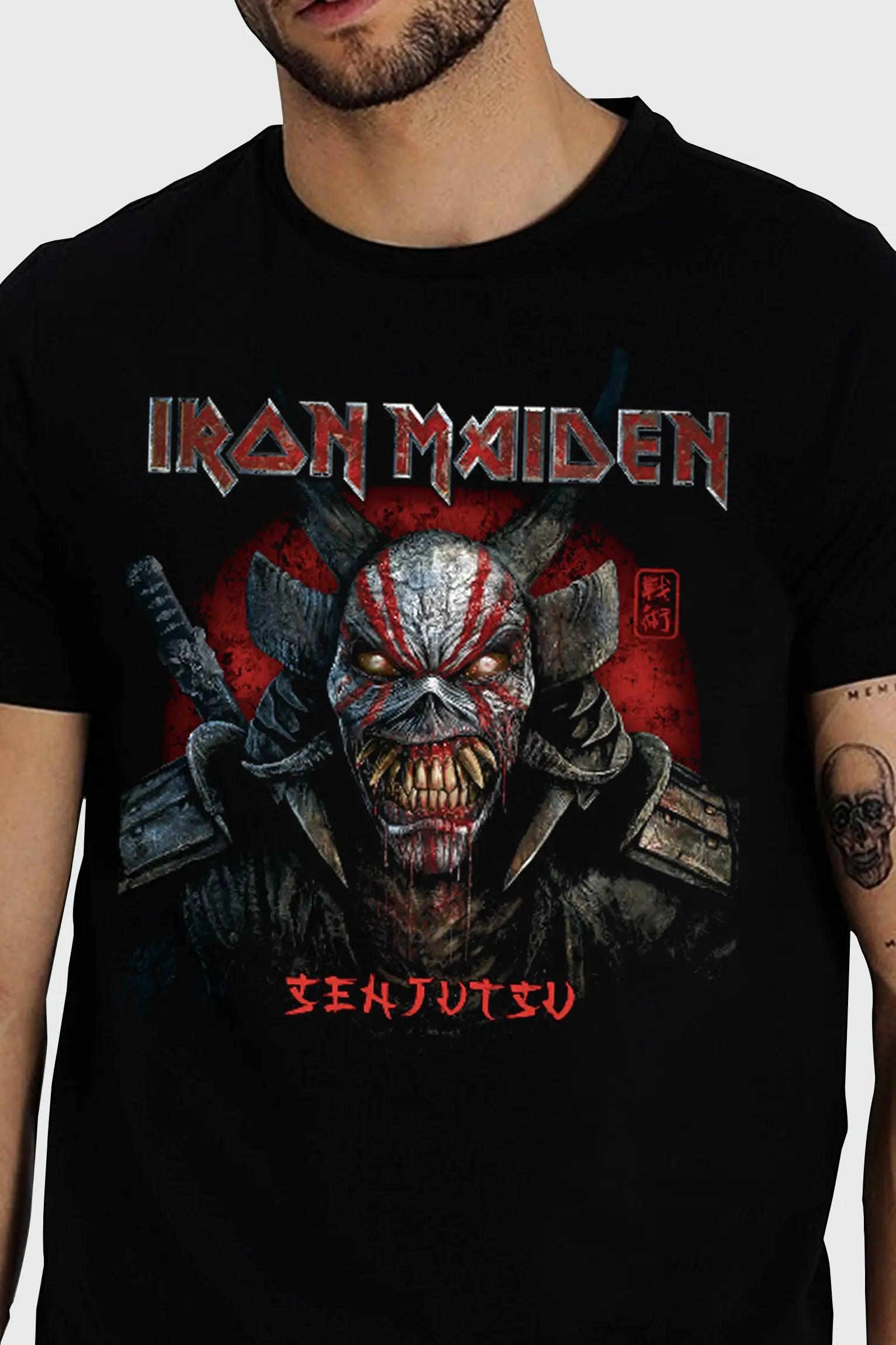 Maglietta Ufficiale Iron Maiden 'Senjutsu' Cover Distressed Red, Uomo, Taglia Media, Cotone, Manica Corta, Unisex