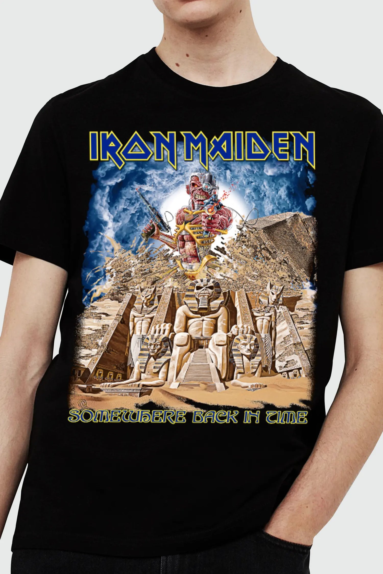 Camiseta Manga Curta Iron Maiden Somewhere Back In Time