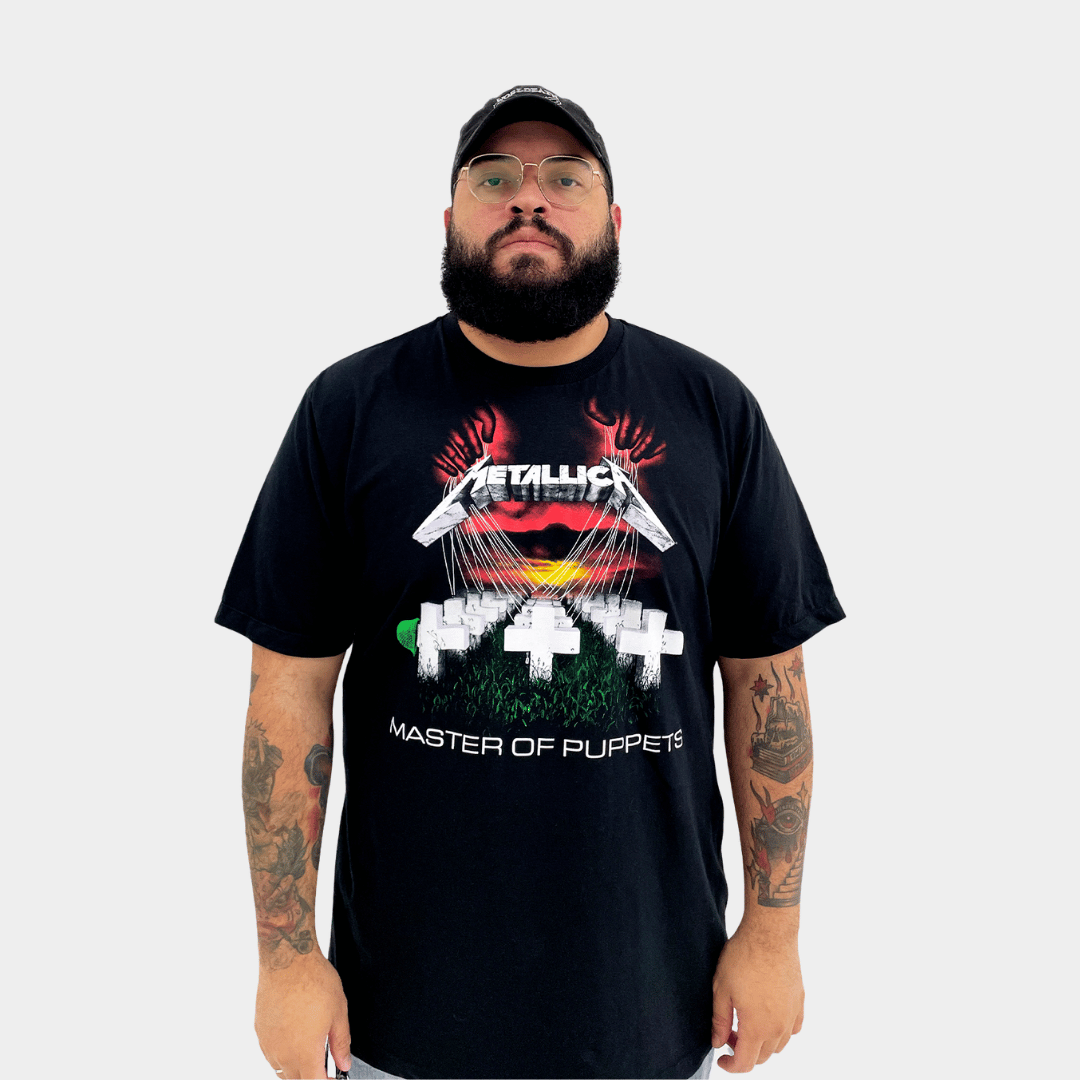 Camiseta preta do Metallica Master of Puppets – modelo unissex, vista frontal